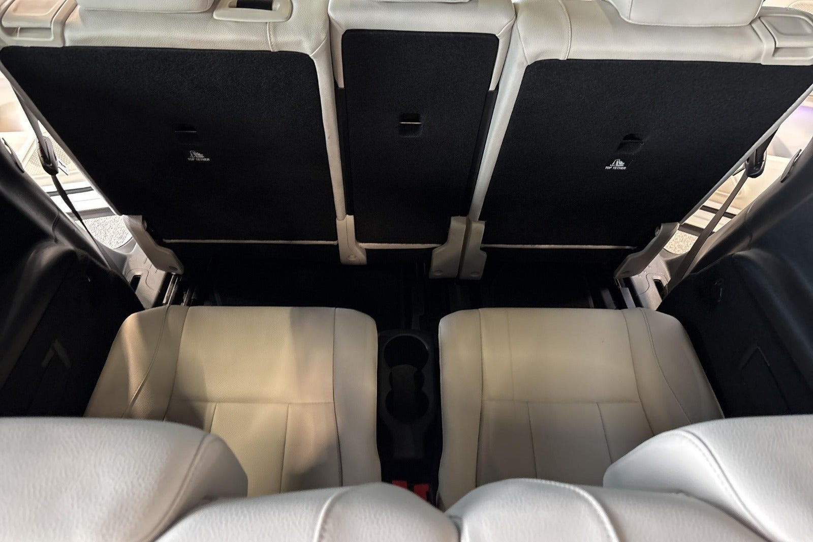 Hvid Mercedes EQB300 fra 2023