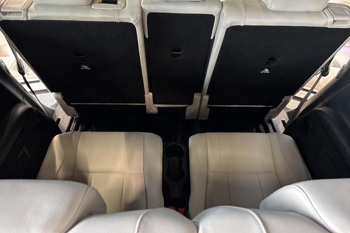 Hvid Mercedes EQB300 fra 2023