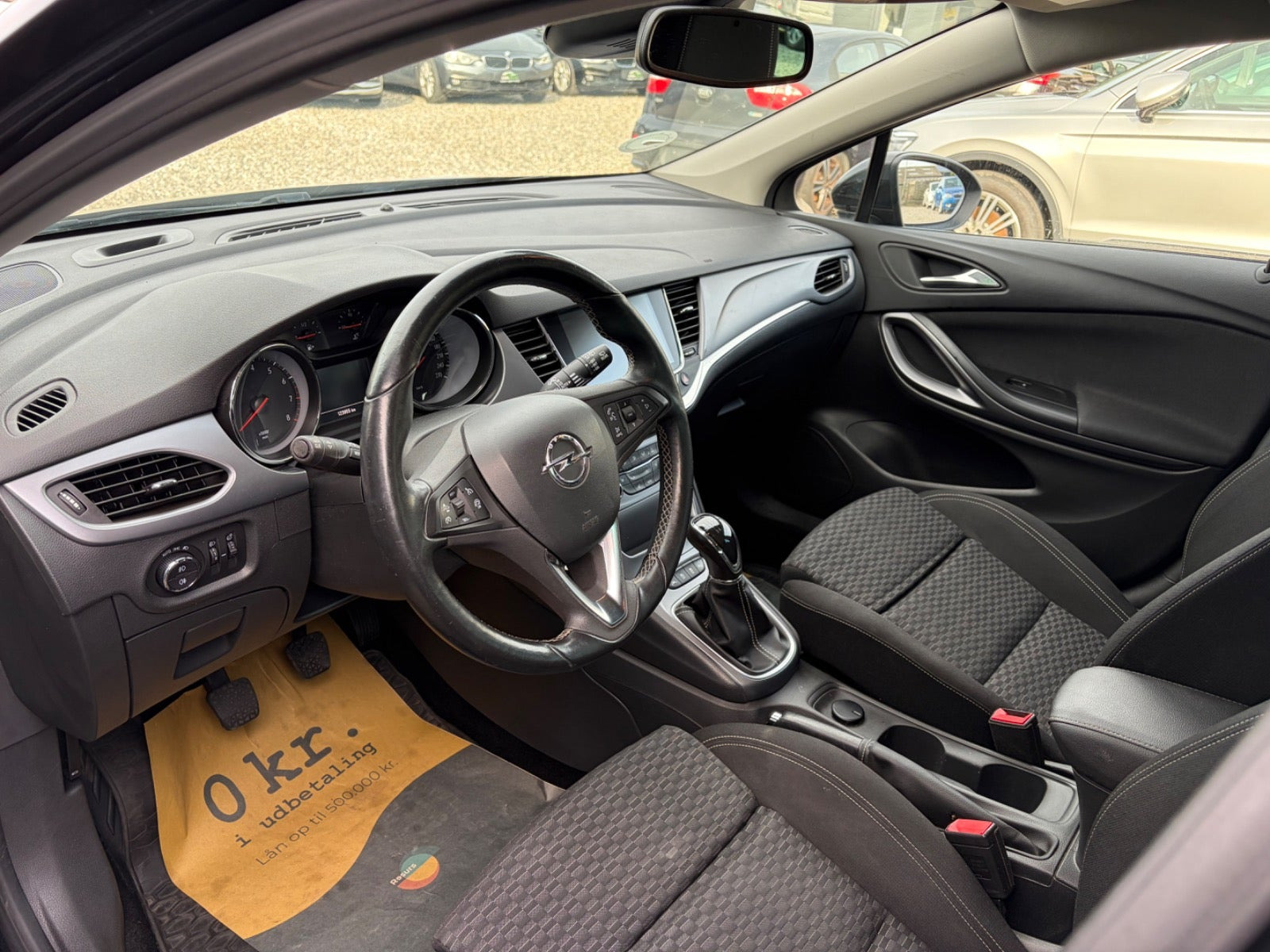 Sort Opel Astra fra 2017