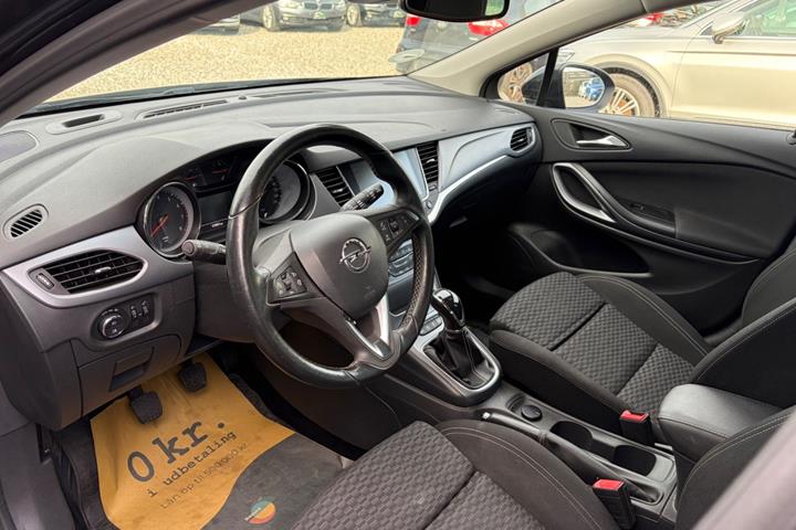 Sort Opel Astra fra 2017