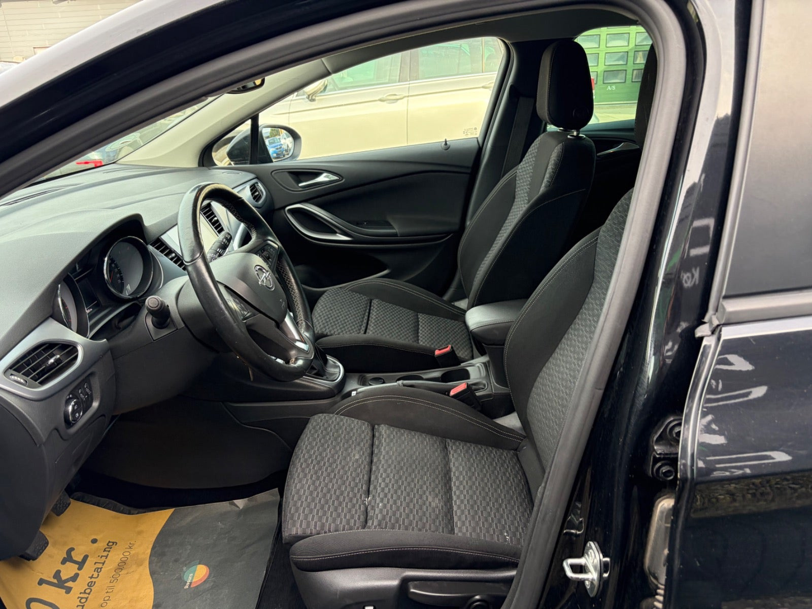 Sort Opel Astra fra 2017