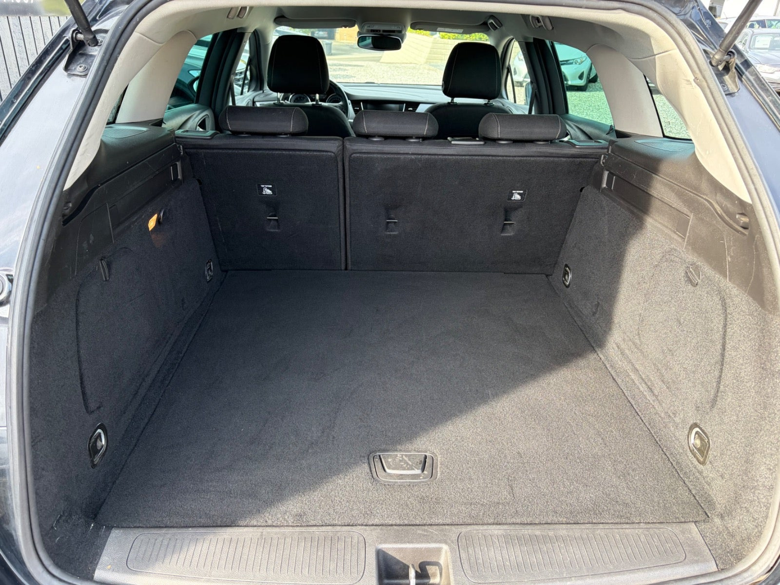 Sort Opel Astra fra 2017