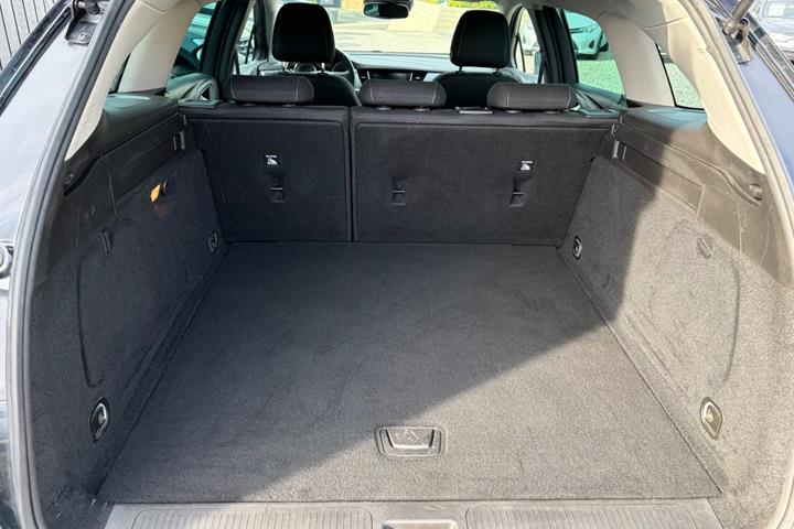Sort Opel Astra fra 2017