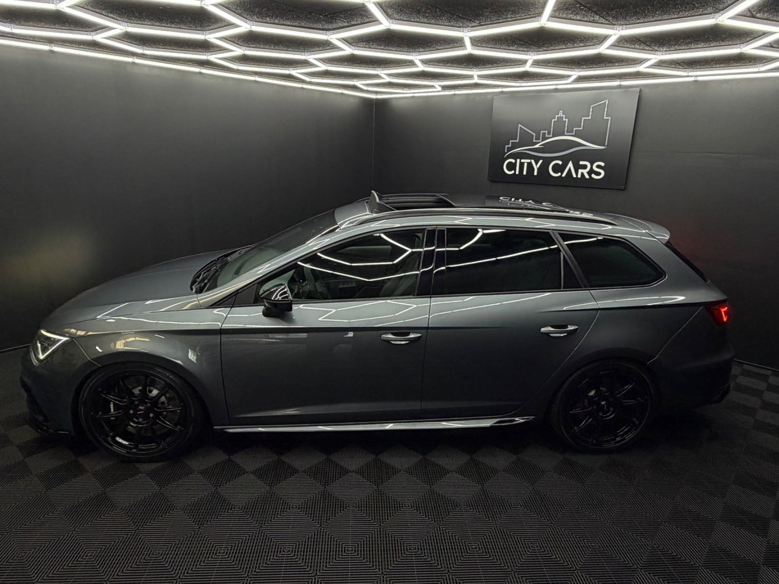 Grå Seat Leon fra 2018