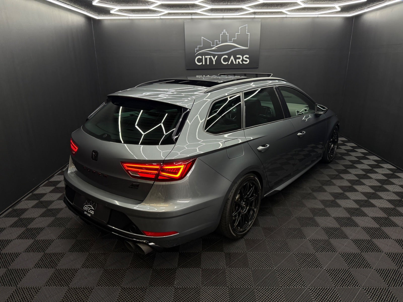 Grå Seat Leon fra 2018