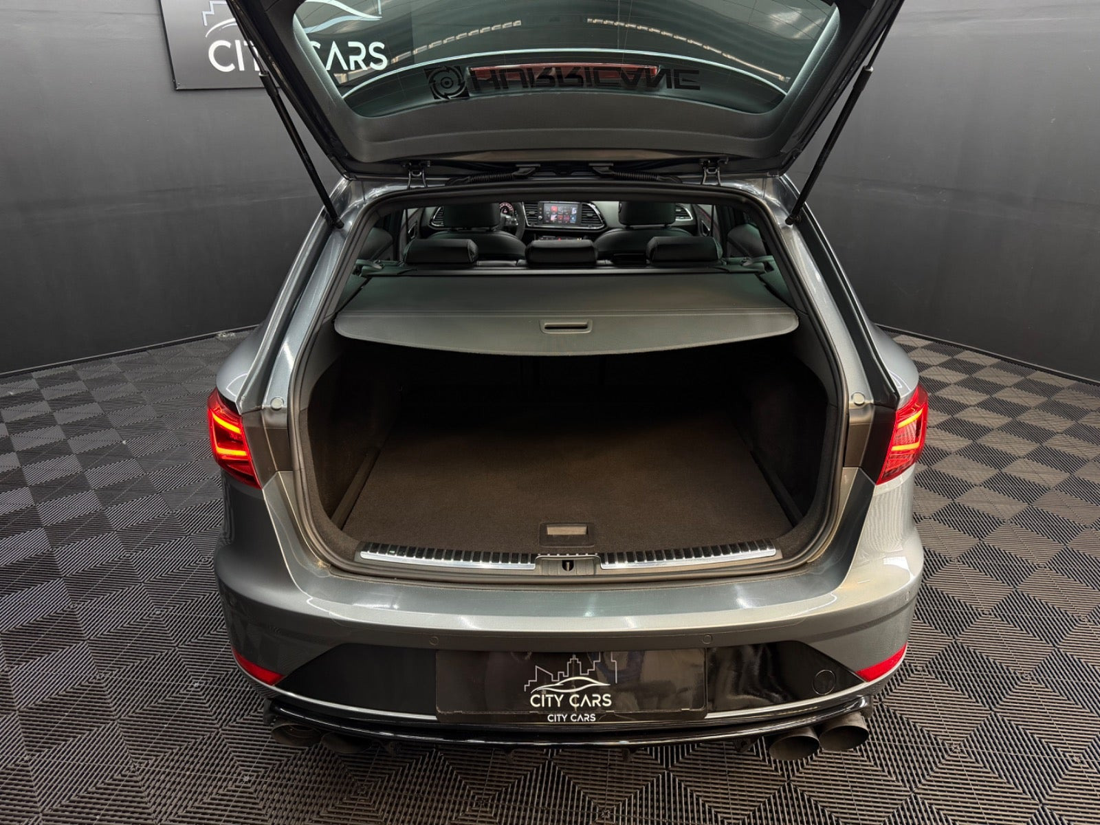 Grå Seat Leon fra 2018