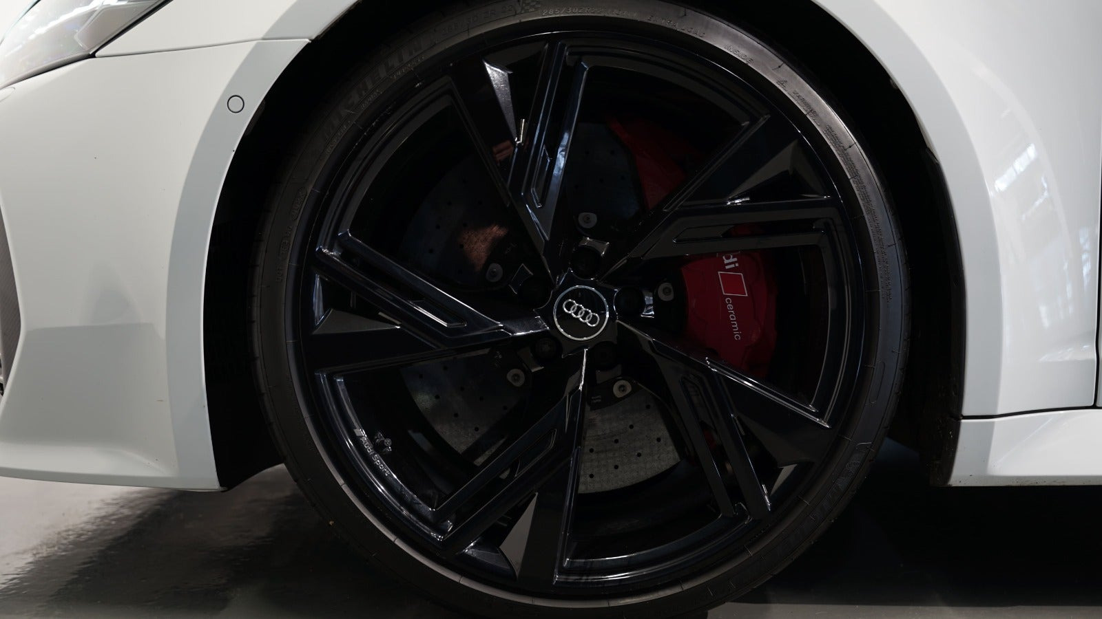 Hvid Audi RS6 fra 2020