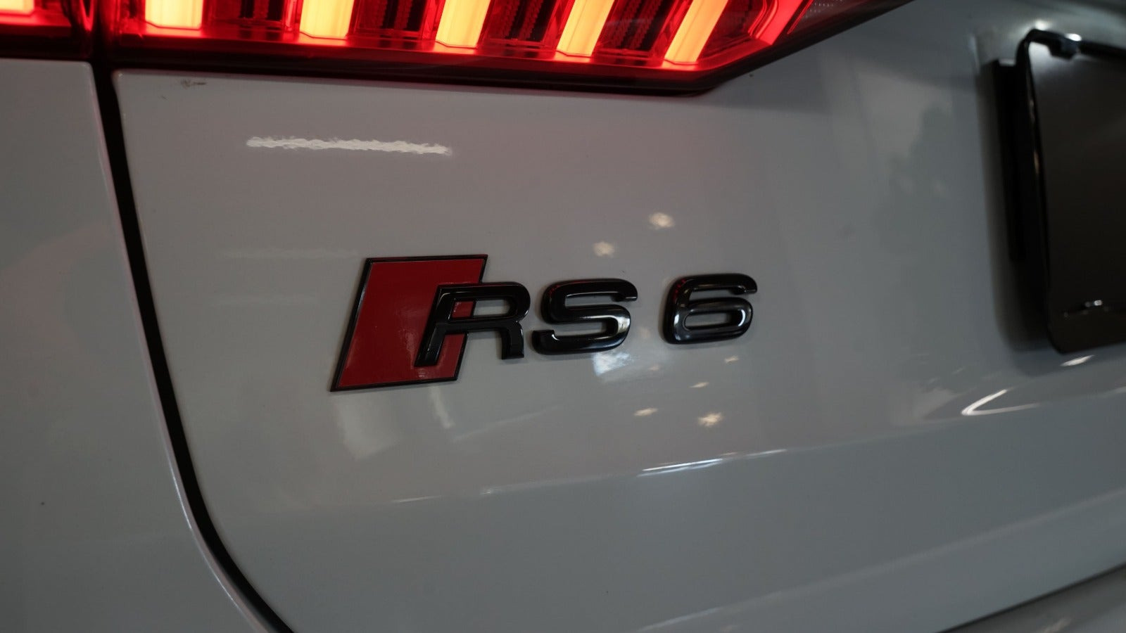 Hvid Audi RS6 fra 2020