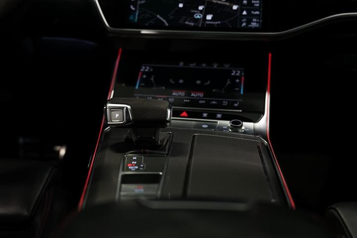 Hvid Audi RS6 fra 2020