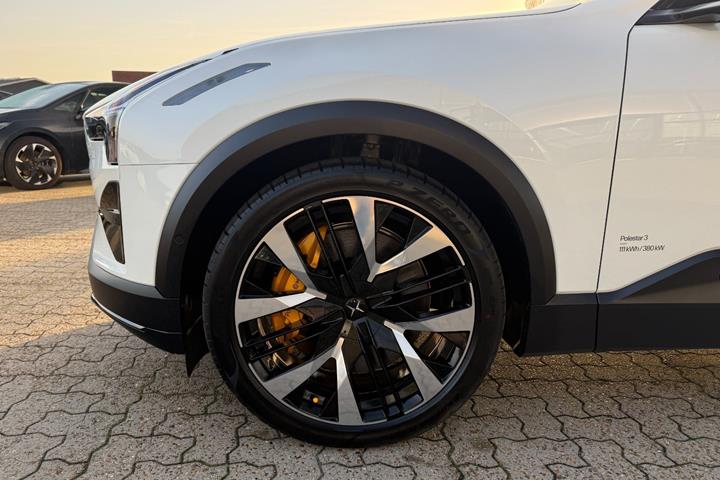 Hvid Polestar 3 fra 2024