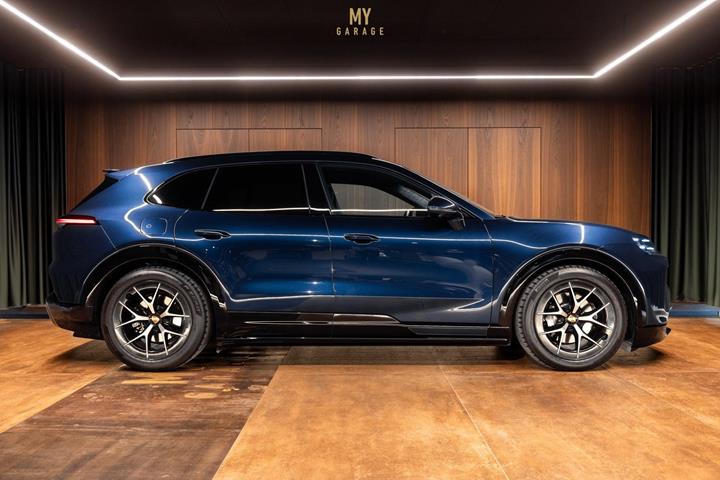 Blå Porsche Cayenne fra 2026