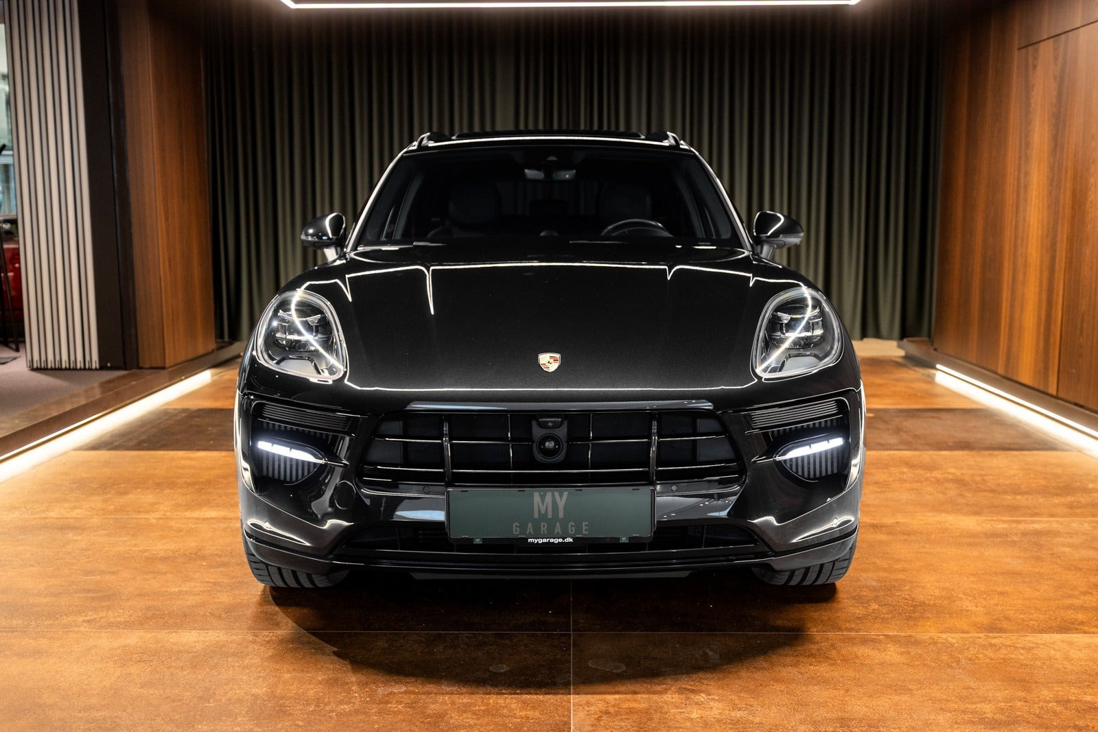 Sort Porsche Macan GTS fra 2020