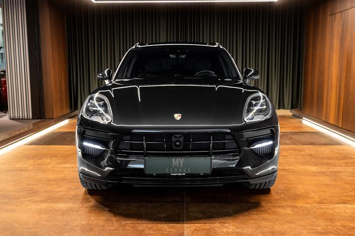 Sort Porsche Macan GTS fra 2020