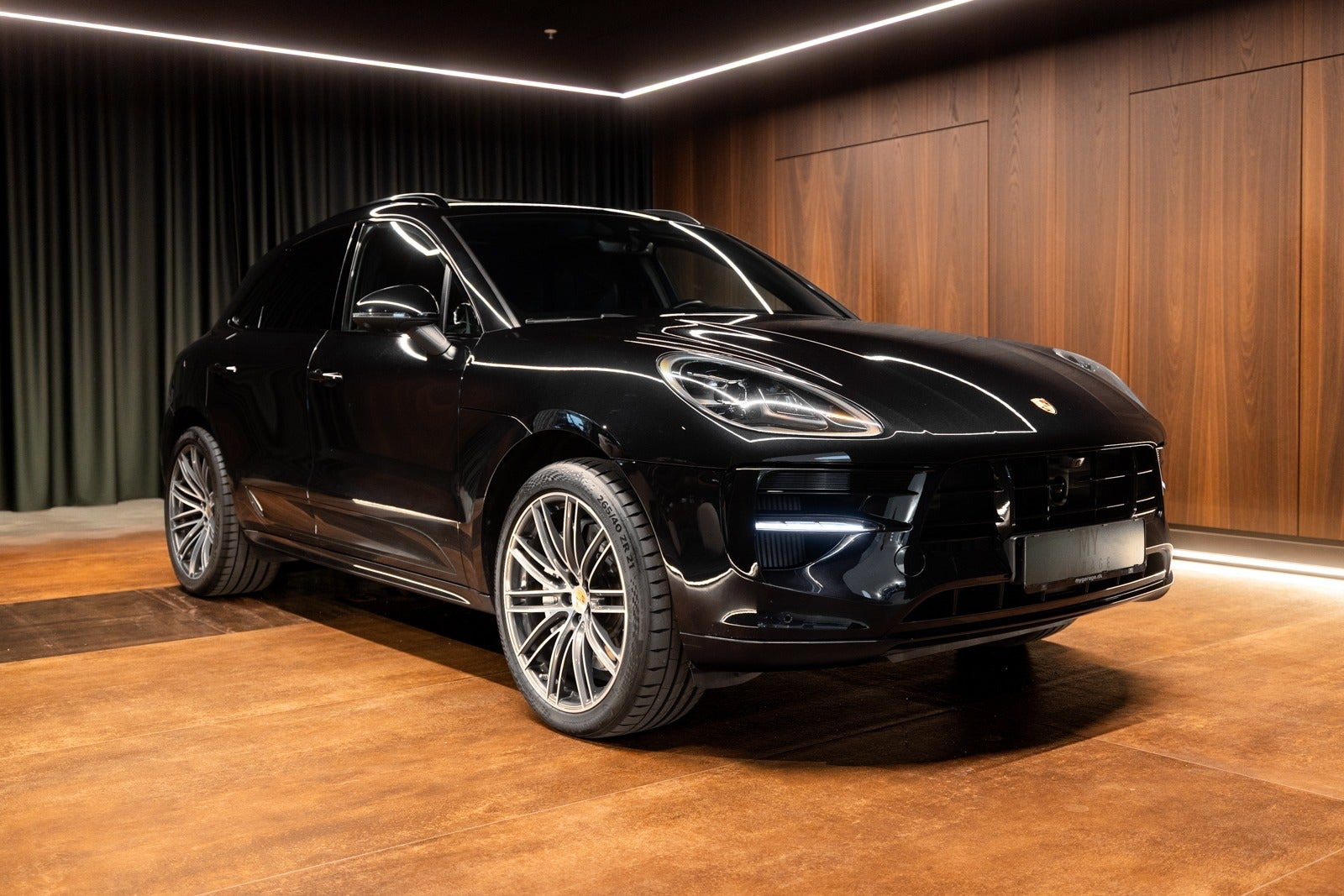 Sort Porsche Macan GTS fra 2020