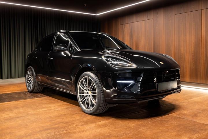 Sort Porsche Macan GTS fra 2020