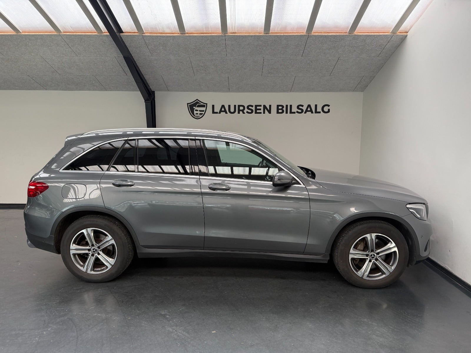 Grå Mercedes GLC220 d fra 2016