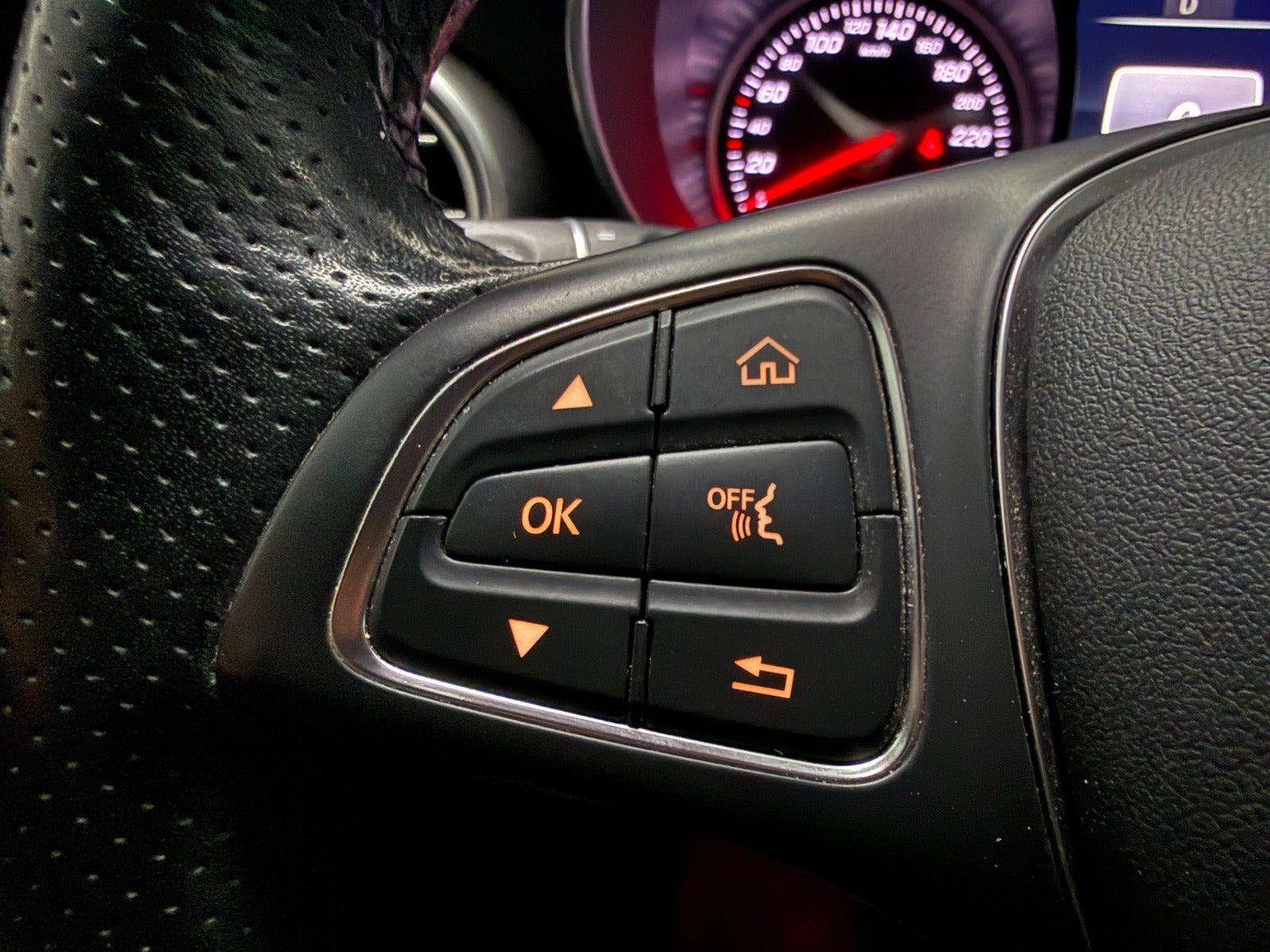 Grå Mercedes GLC220 d fra 2016