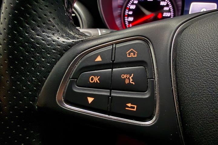 Grå Mercedes GLC220 d fra 2016