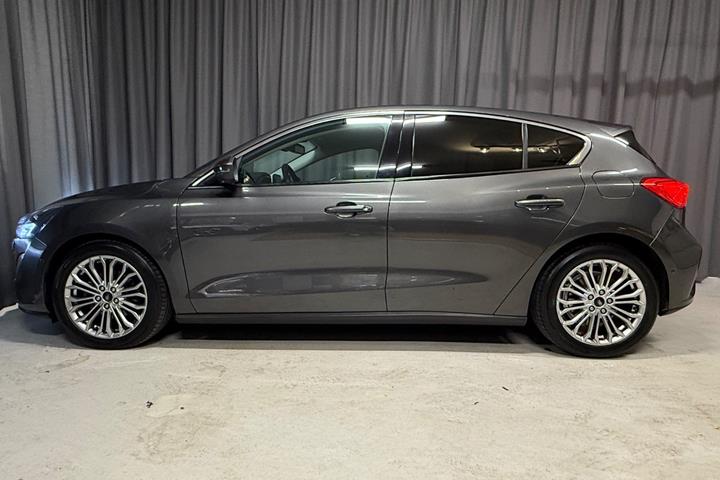 Grå Ford Focus fra 2019