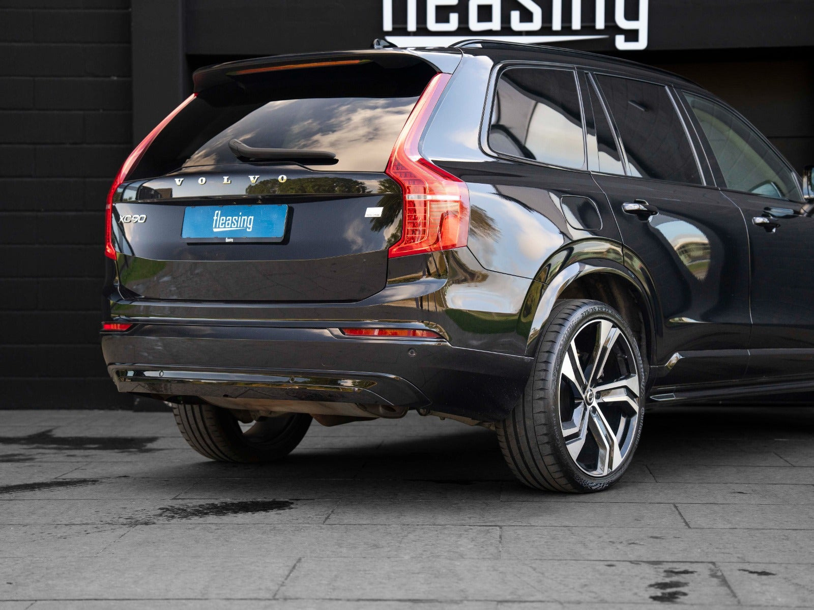 Sort Volvo XC90 fra 2023