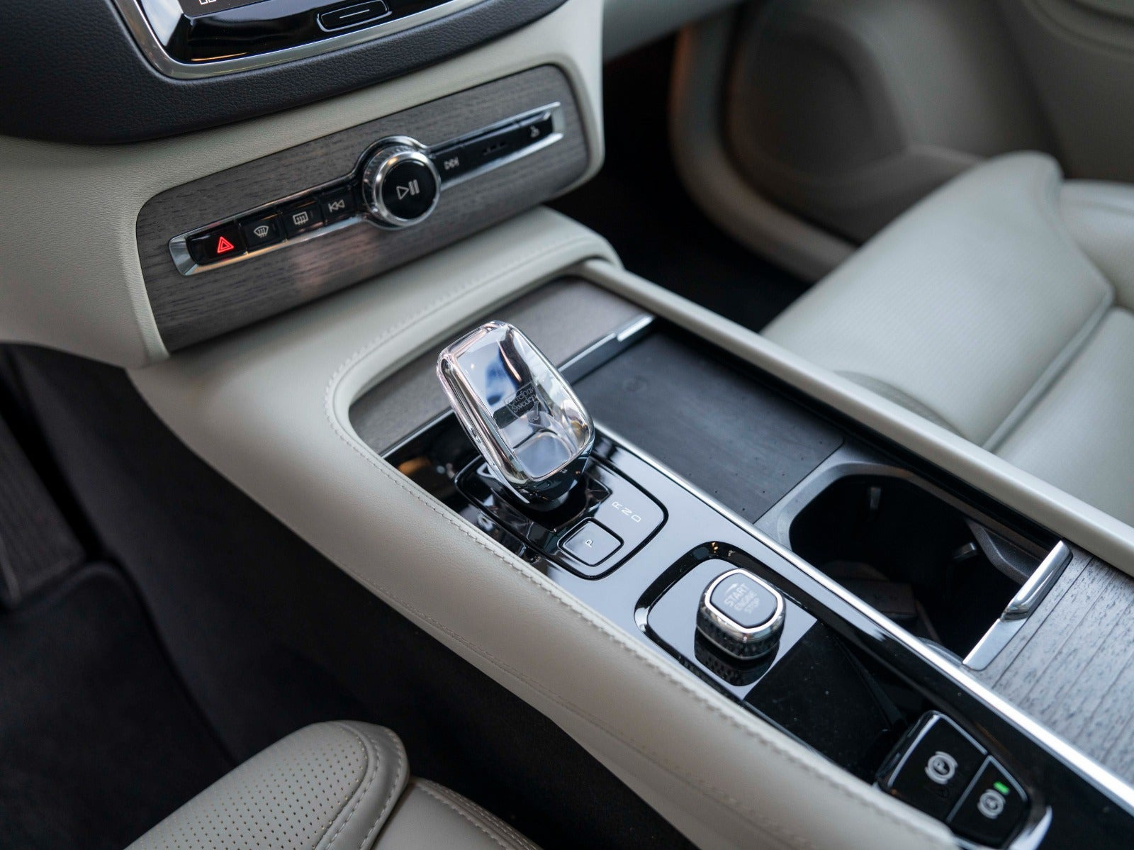 Sort Volvo XC90 fra 2023
