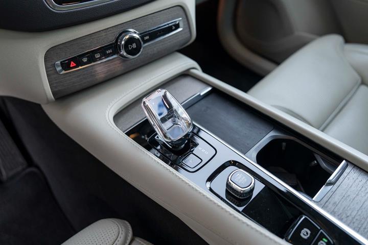 Sort Volvo XC90 fra 2023