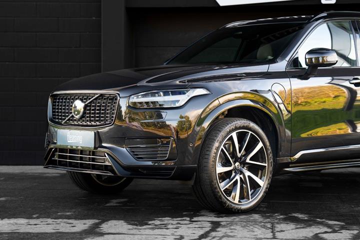 Sort Volvo XC90 fra 2023
