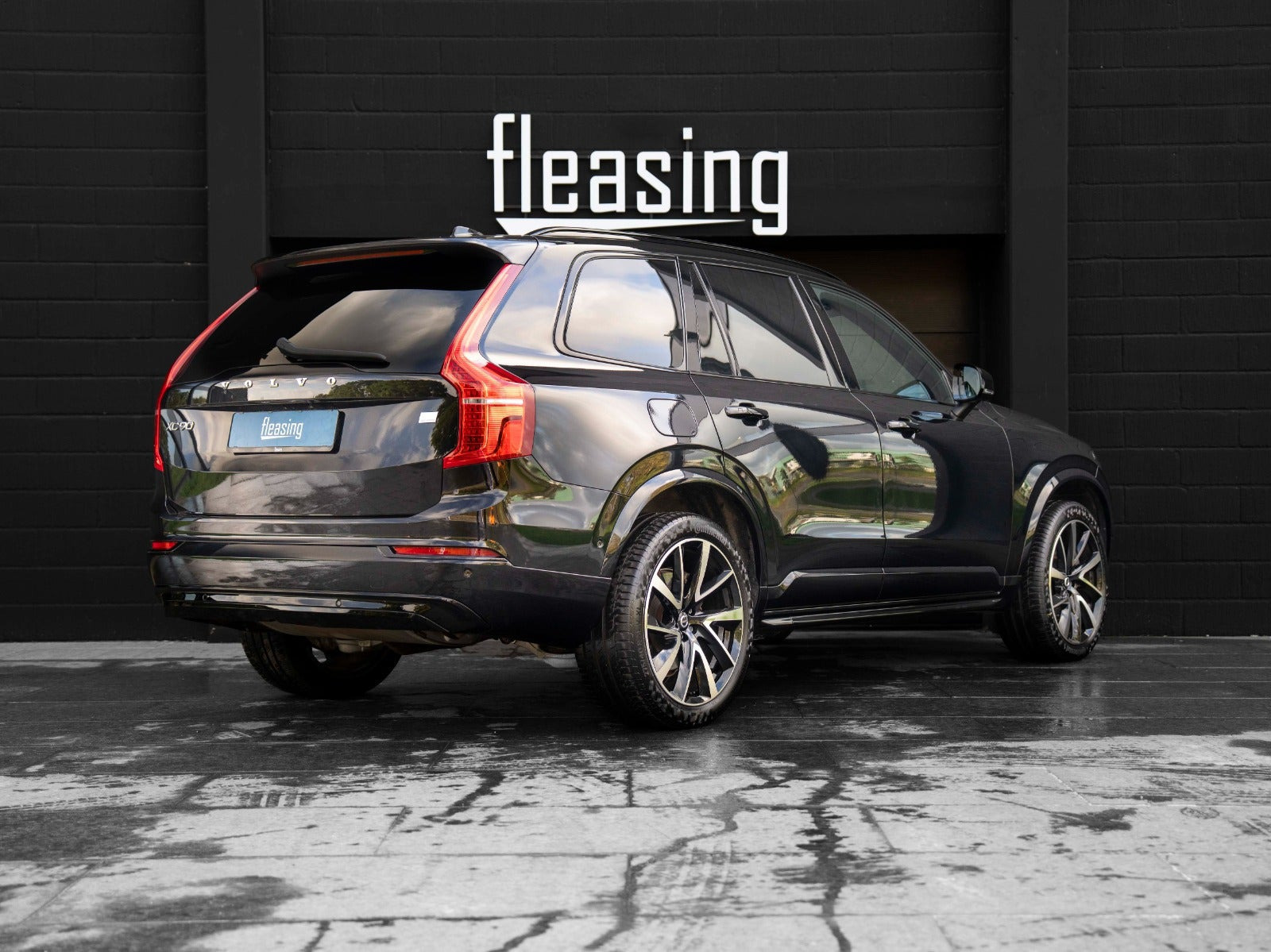 Sort Volvo XC90 fra 2023