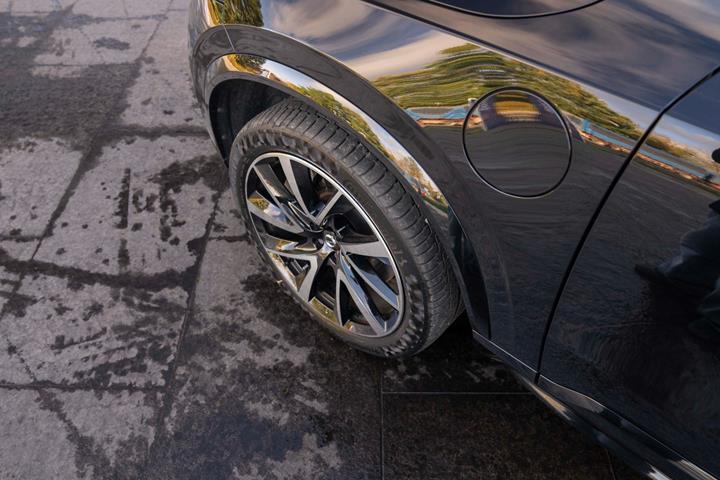 Sort Volvo XC90 fra 2023