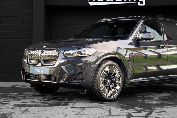 Sort BMW iX3 fra 2023