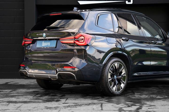 Sort BMW iX3 fra 2023