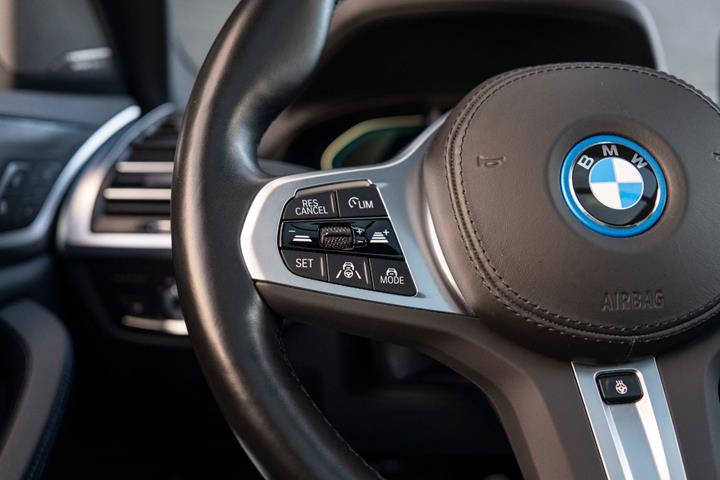 Sort BMW iX3 fra 2023