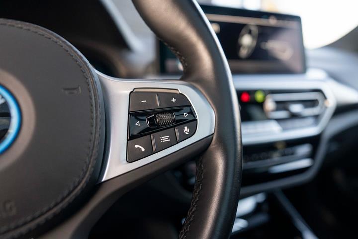Sort BMW iX3 fra 2023