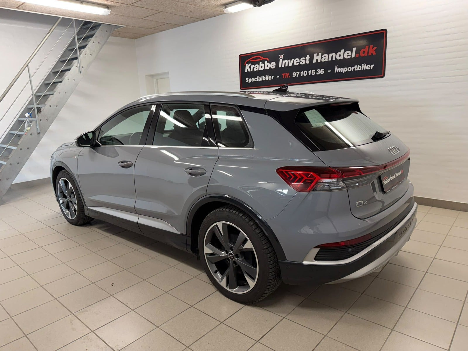 Grå Audi Q4 e-tron fra 2023