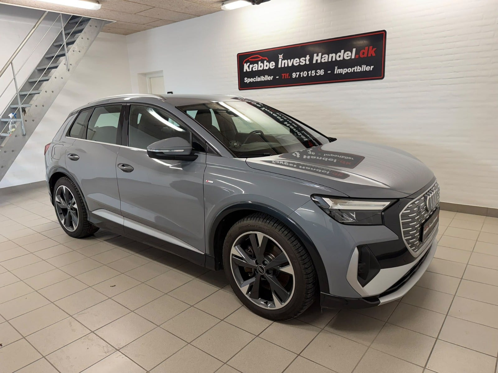 Grå Audi Q4 e-tron fra 2023