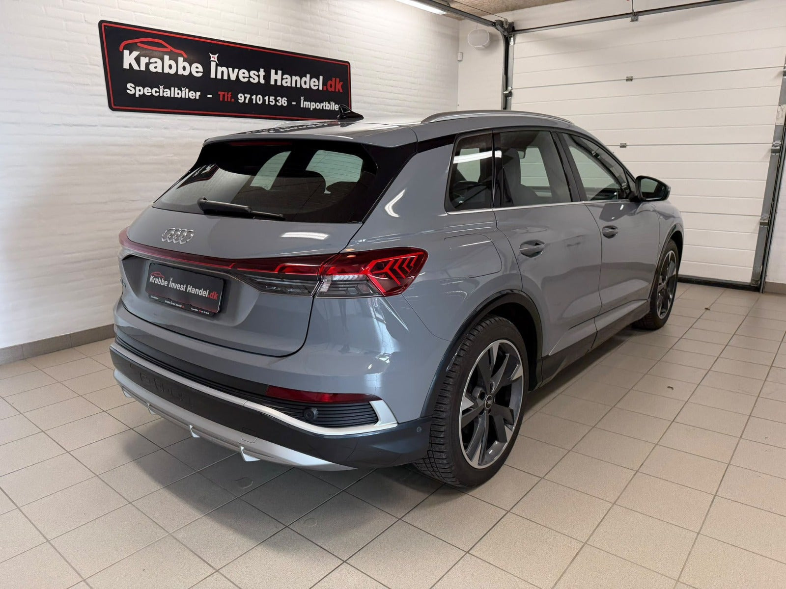 Grå Audi Q4 e-tron fra 2023