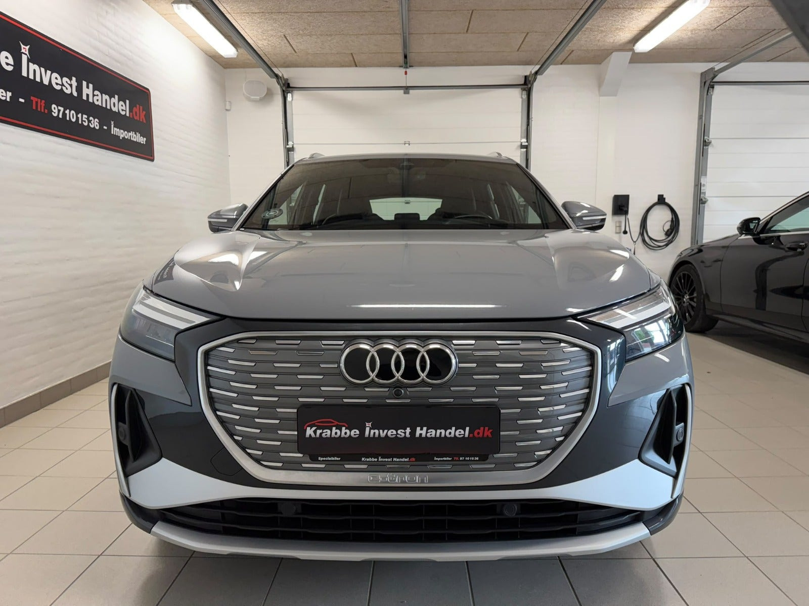 Grå Audi Q4 e-tron fra 2023