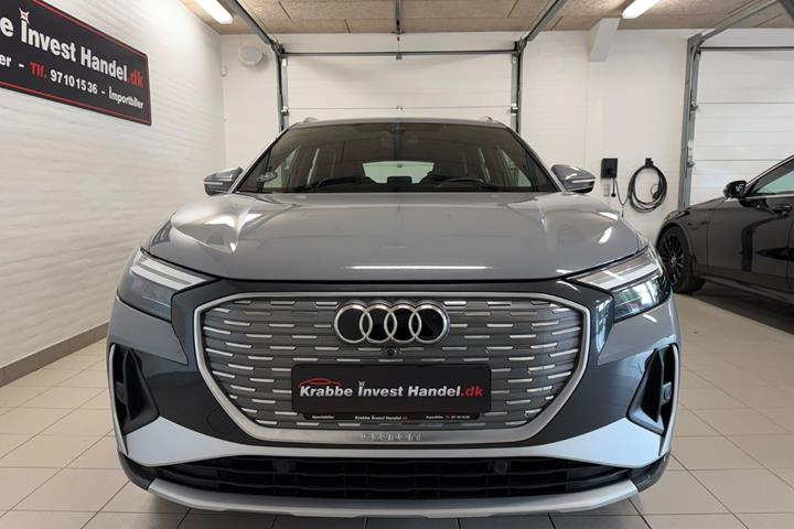 Grå Audi Q4 e-tron fra 2023