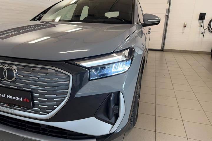 Grå Audi Q4 e-tron fra 2023