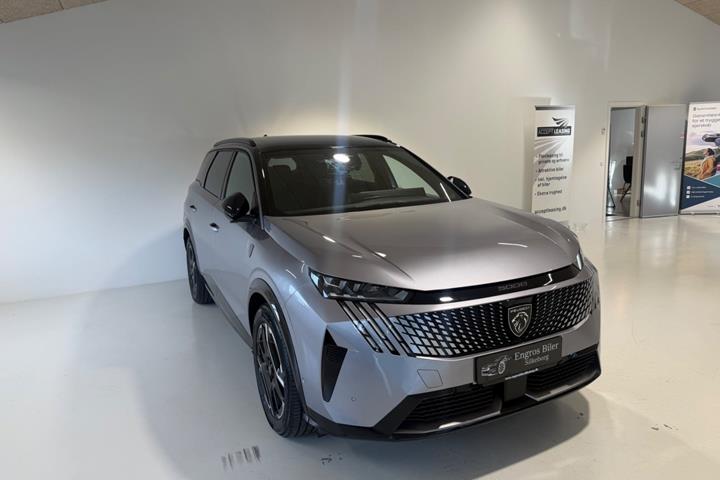 Grå Peugeot e-5008 fra 2025