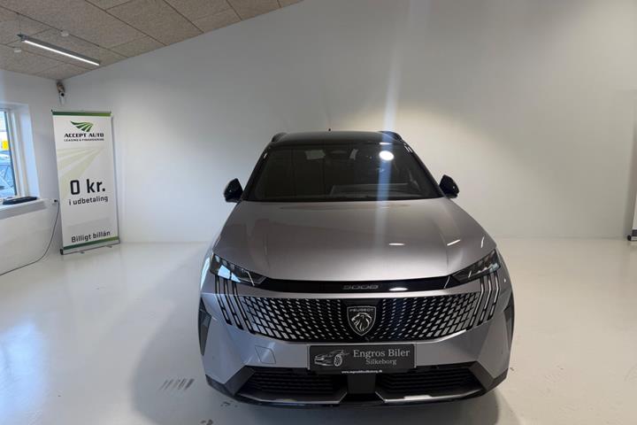 Grå Peugeot e-5008 fra 2025