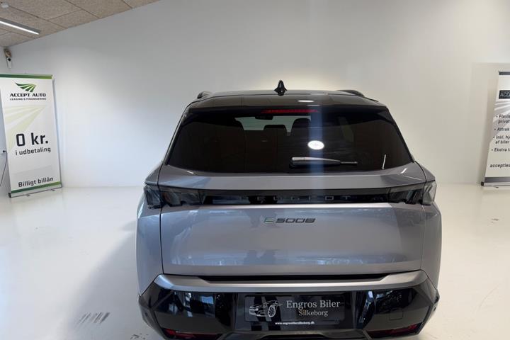 Grå Peugeot e-5008 fra 2025