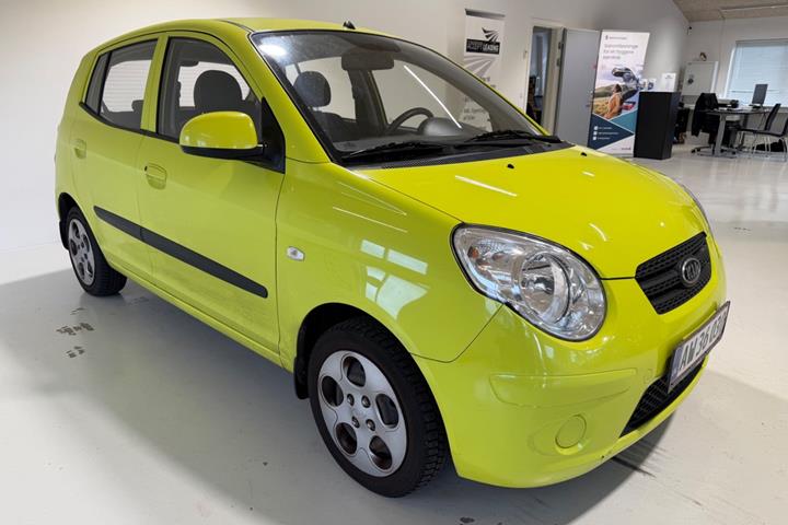 Grøn Kia Picanto fra 2010 set udefra