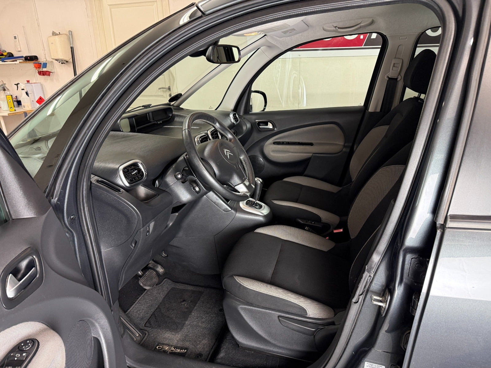 Grå Citroën C3 Picasso fra 2014
