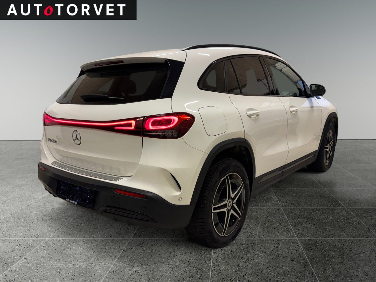 Hvid Mercedes EQA250 fra 2021