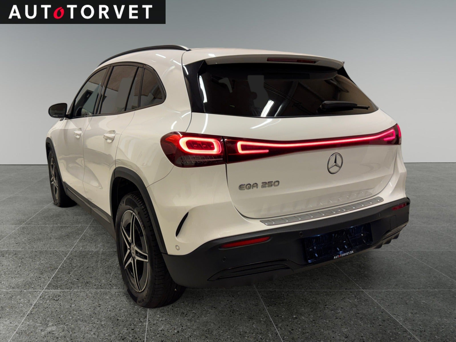 Hvid Mercedes EQA250 fra 2021