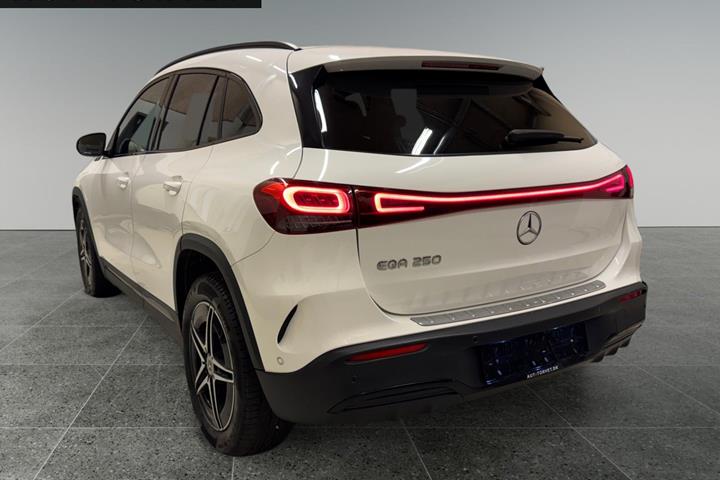 Hvid Mercedes EQA250 fra 2021