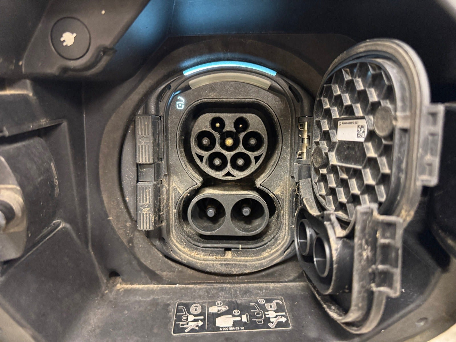 Hvid Mercedes EQA250 fra 2021