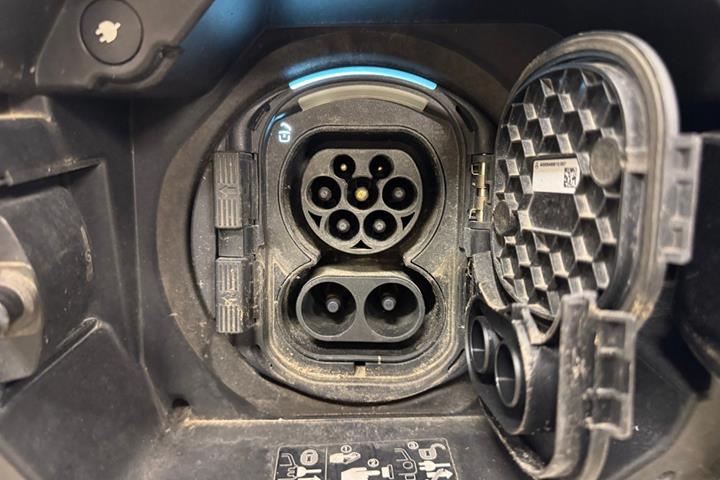Hvid Mercedes EQA250 fra 2021