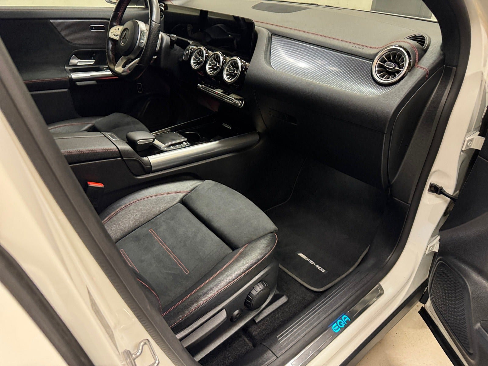 Hvid Mercedes EQA250 fra 2021